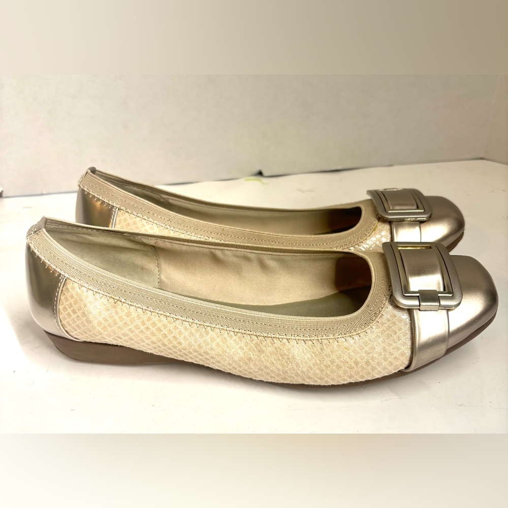 Anne Klein Size 9 Women's Beige Silver Shimmer Ballet Flats Shoes - Picture 4 of 9